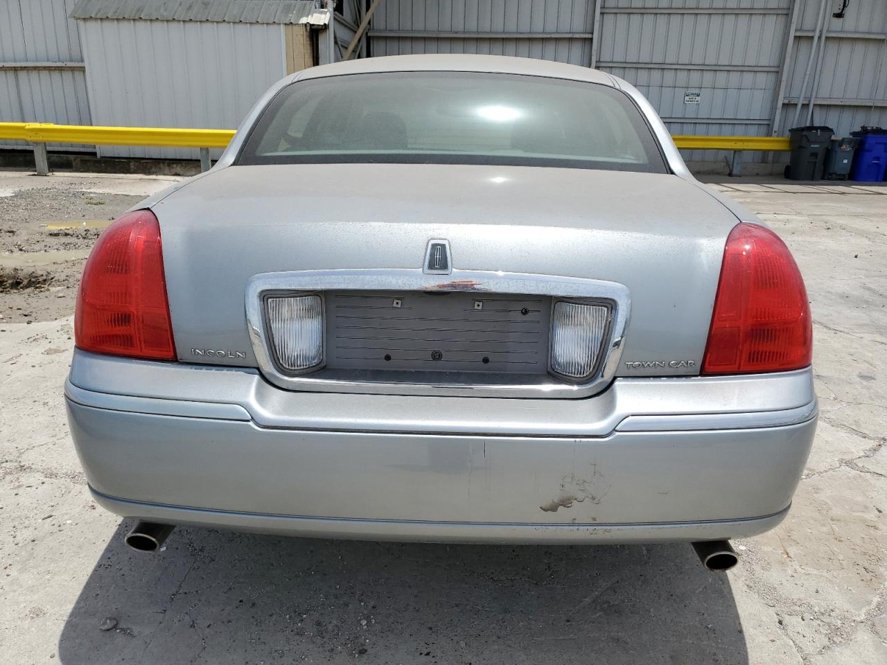 2006 Lincoln Town Car Designer VIN: 1LNHM83V46Y617579 Lot: 61834484