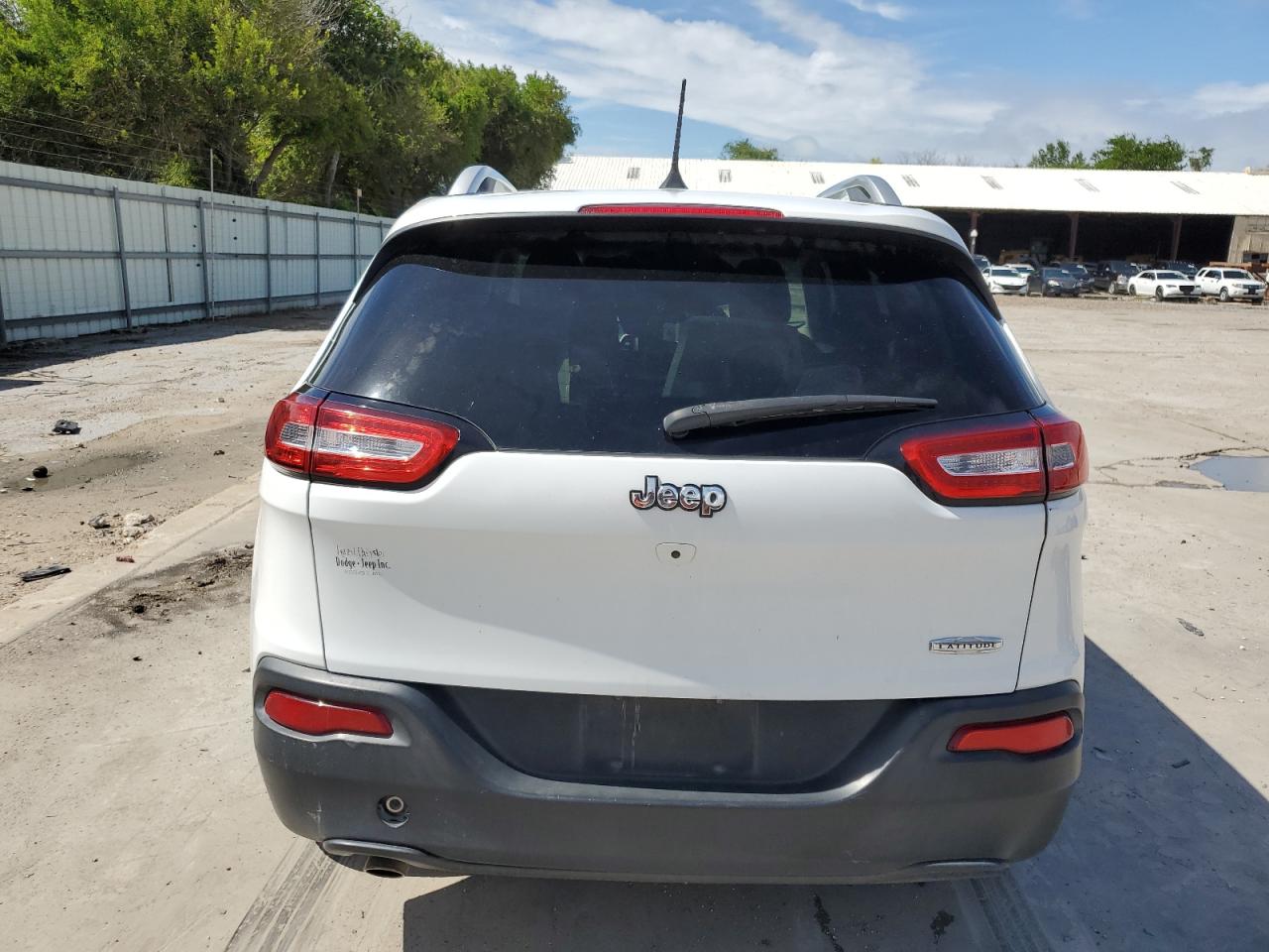 2017 Jeep Cherokee Latitude VIN: 1C4PJLCB5HW645262 Lot: 64090394