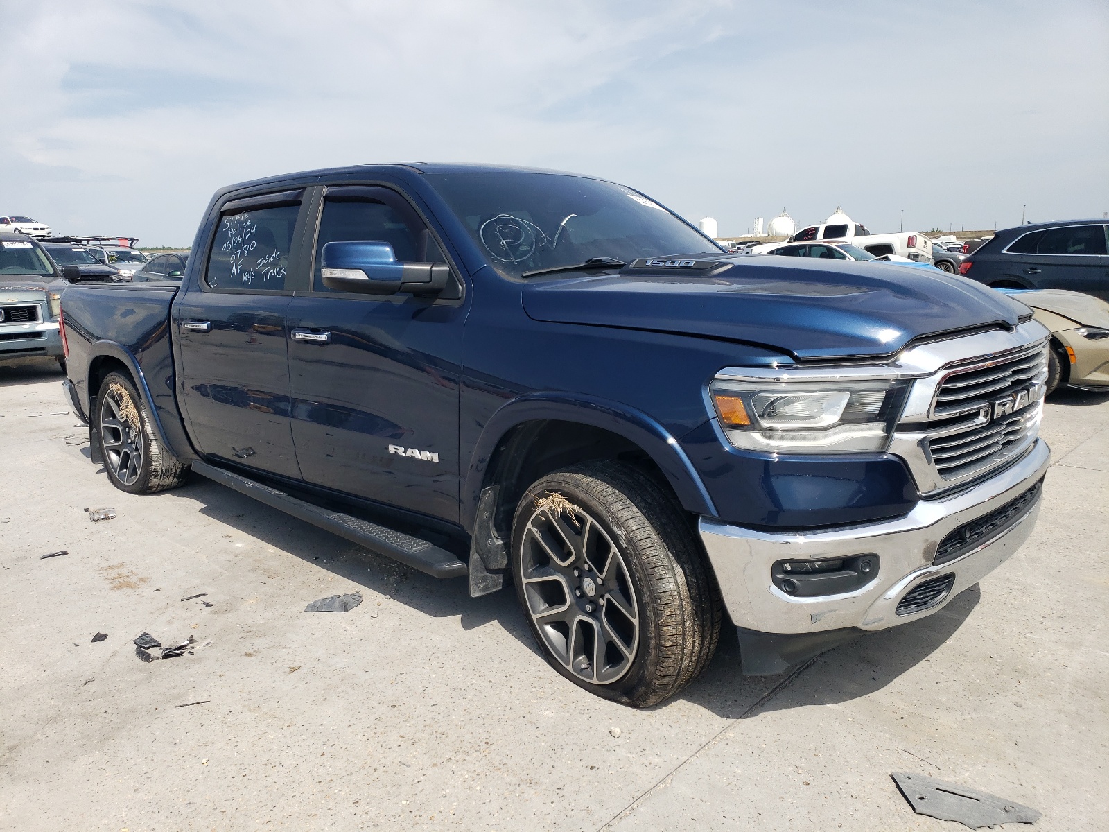 2019 Ram 1500 Laramie vin: 1C6RREJT4KN920780