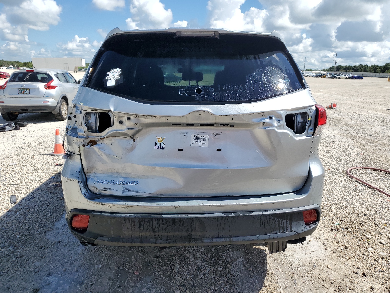 5TDZARFHXKS047493 2019 Toyota Highlander Le