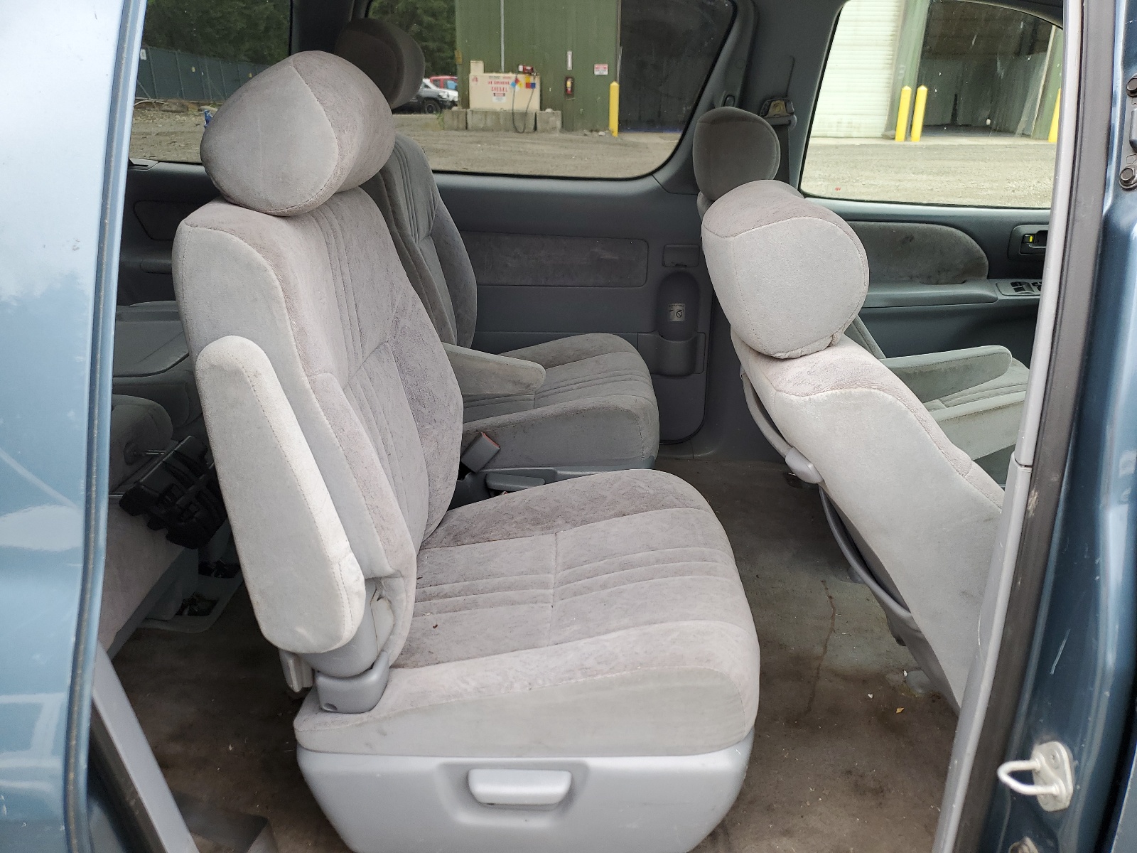 4T3ZF13C4YU308250 2000 Toyota Sienna Le