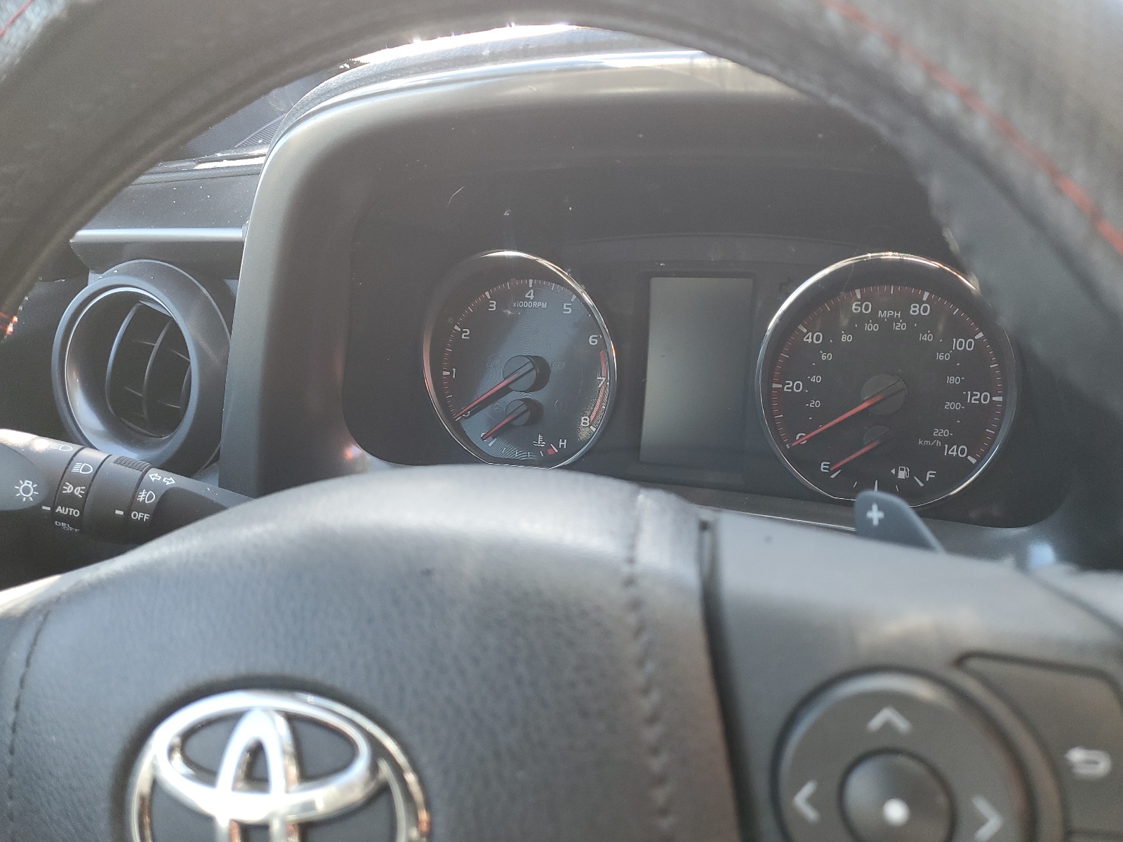 2T3JFREV6JW742878 2018 Toyota Rav4 Se