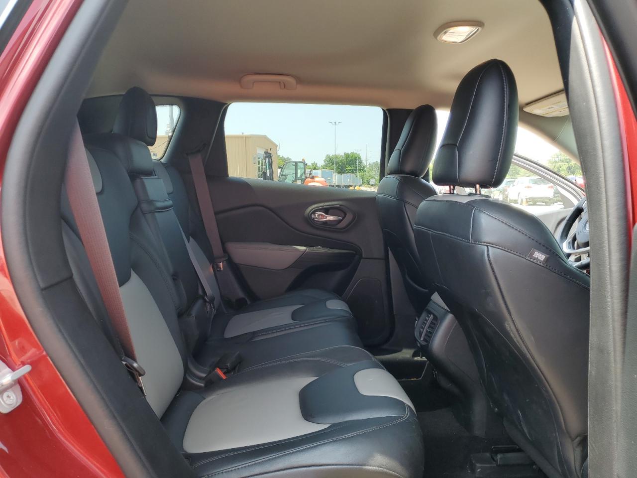 2014 Jeep Grand Cherokee - Image 10