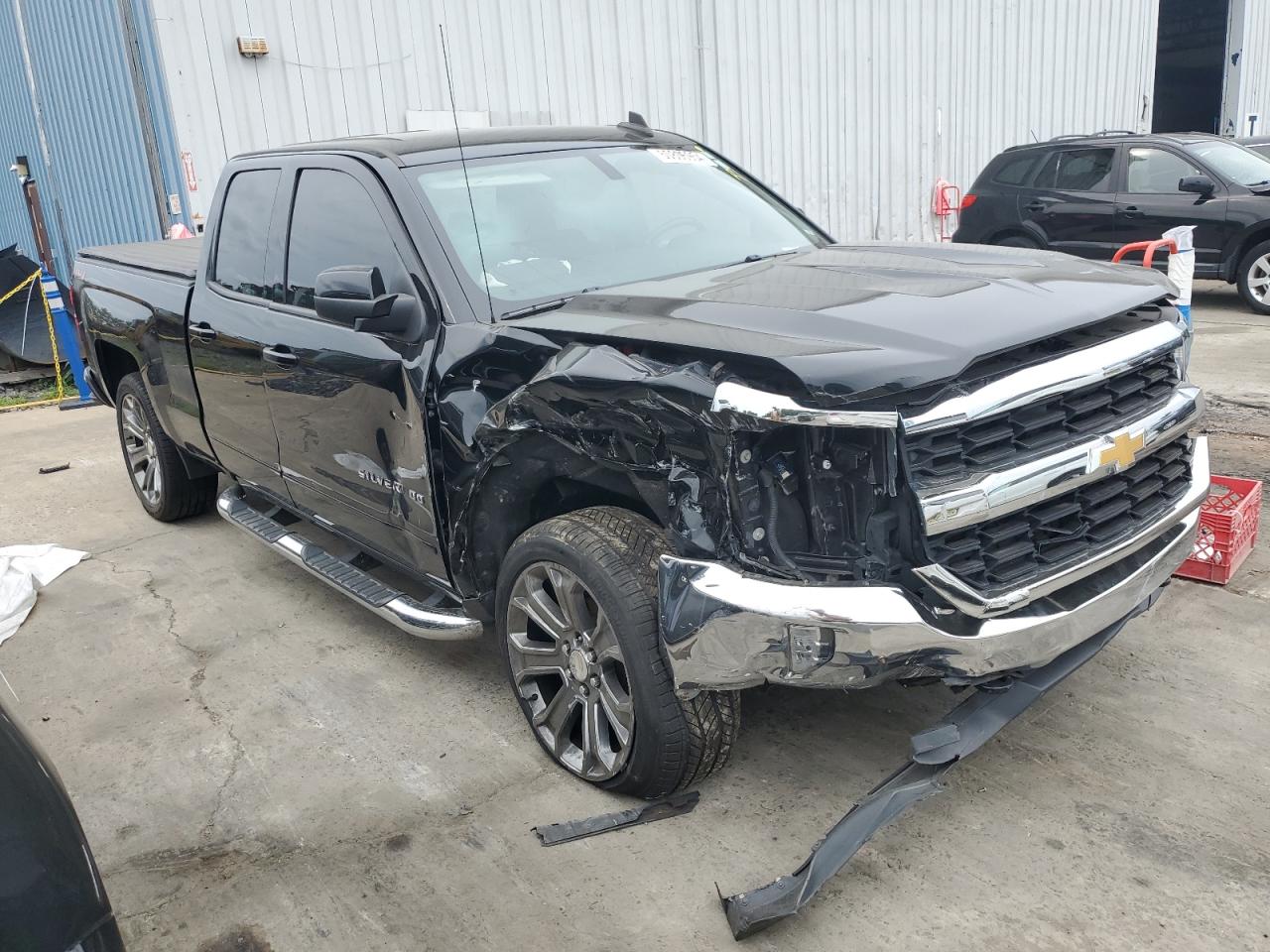 2GCVKREC7J1108483 2018 Chevrolet Silverado K1500 Lt