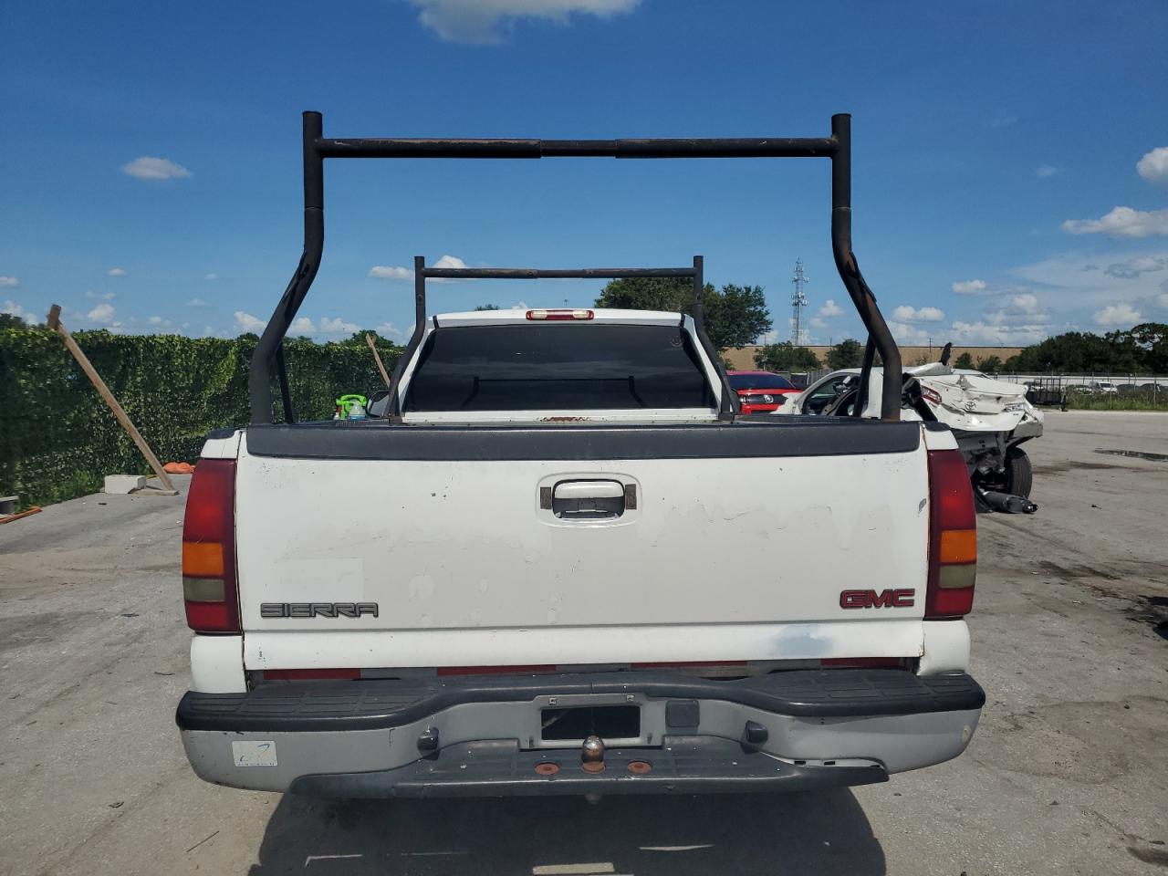 2002 GMC New Sierra C1500 VIN: 1GTEC14V52E164049 Lot: 61678944