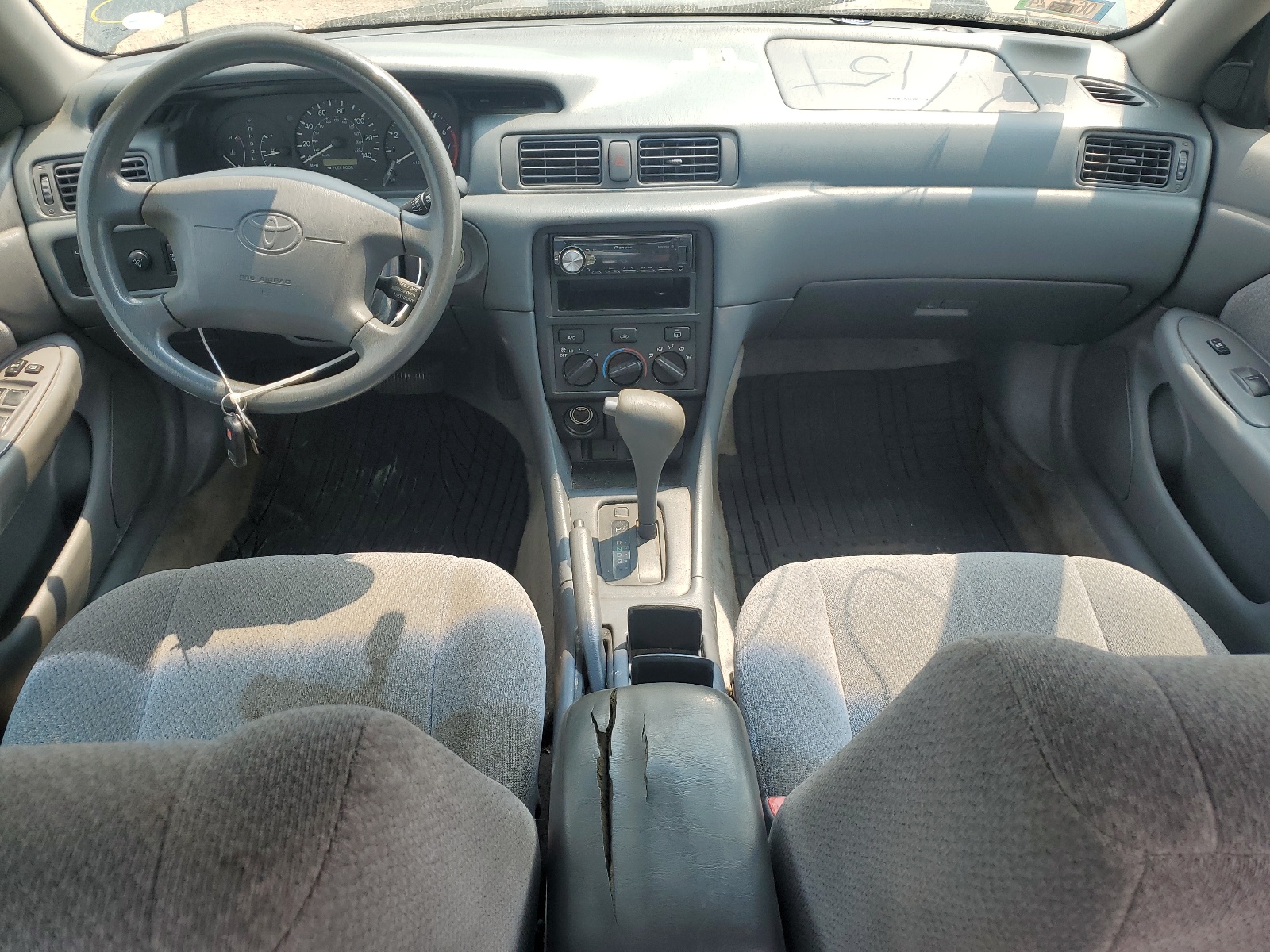 4T1BF28K7YU941390 2000 Toyota Camry Le