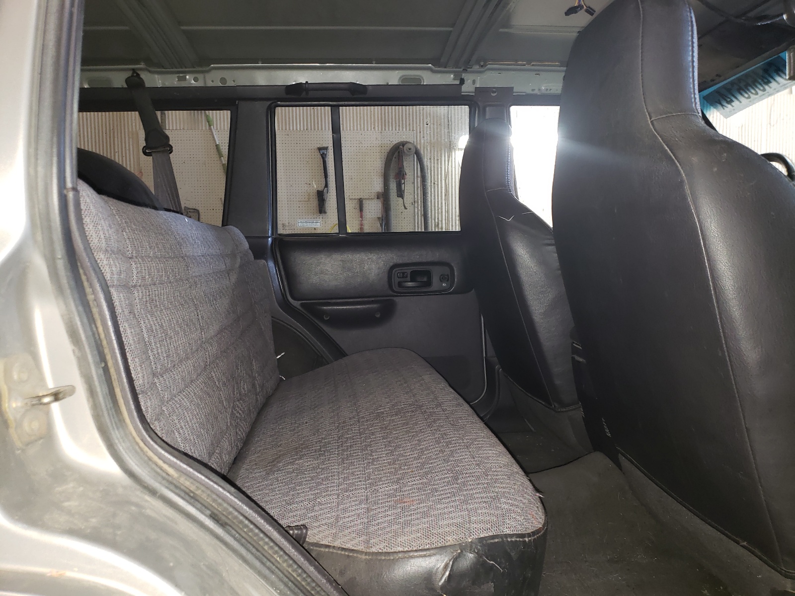 1J4FF48SXYL196751 2000 Jeep Cherokee Sport