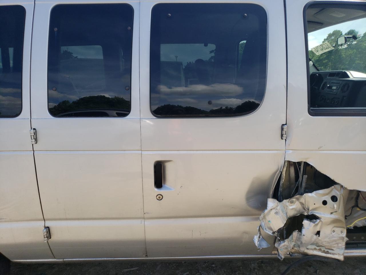 2009 Ford Econoline E350 Super Duty Wagon VIN: 1FBNE31L79DA66380 Lot: 63384814