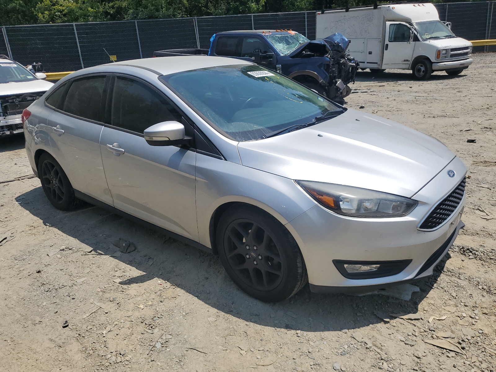 2016 Ford Focus Se vin: 1FADP3F21GL208801