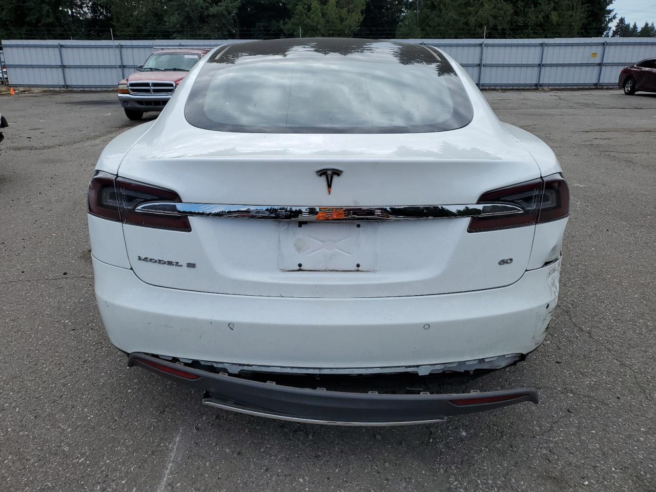 2014 Tesla Model S VIN: 5YJSA1S19EFP61670 Lot: 64692804