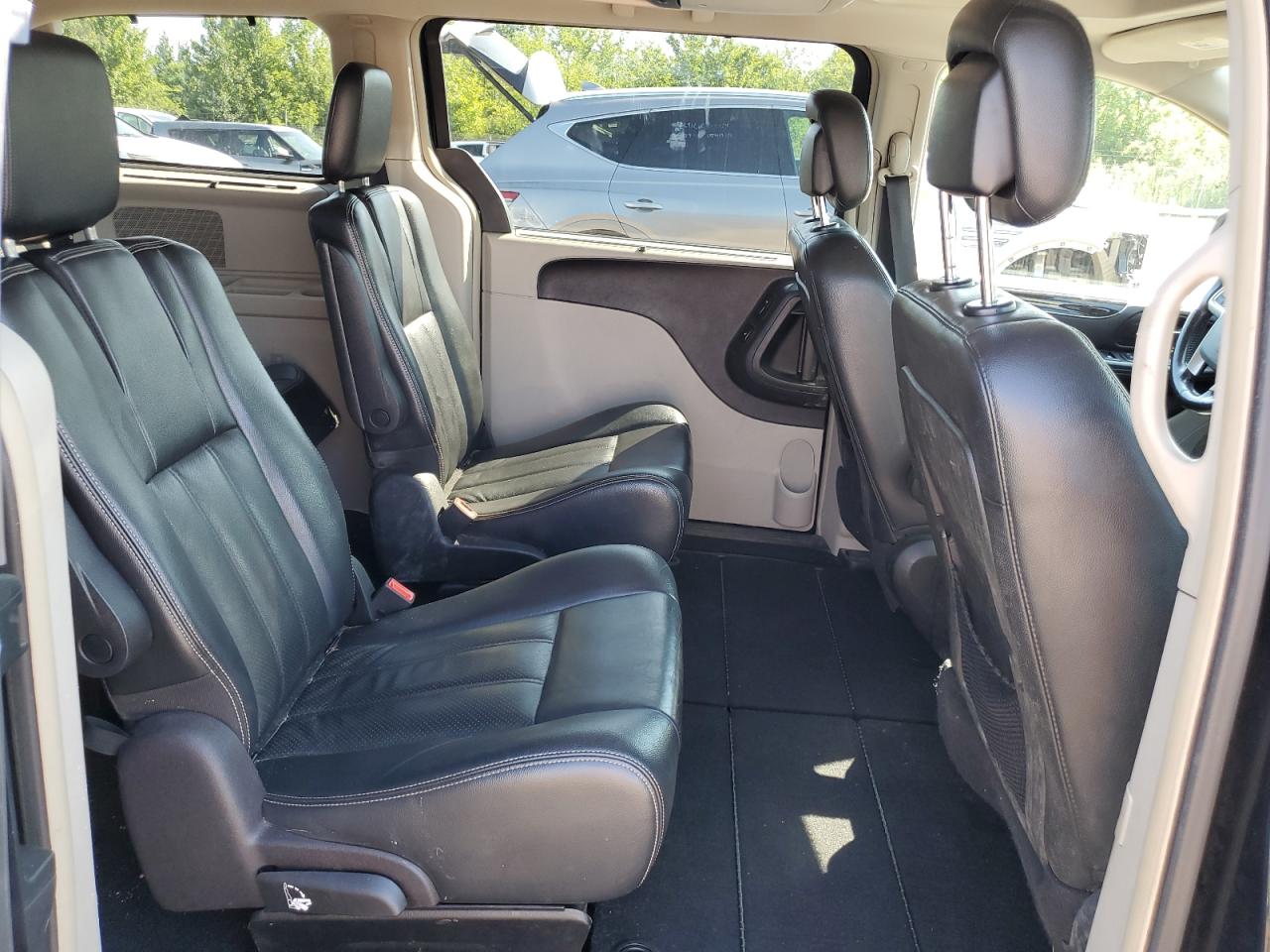 2011 Chrysler Town & Country Touring L VIN: 2A4RR8DG0BR656110 Lot: 63996924