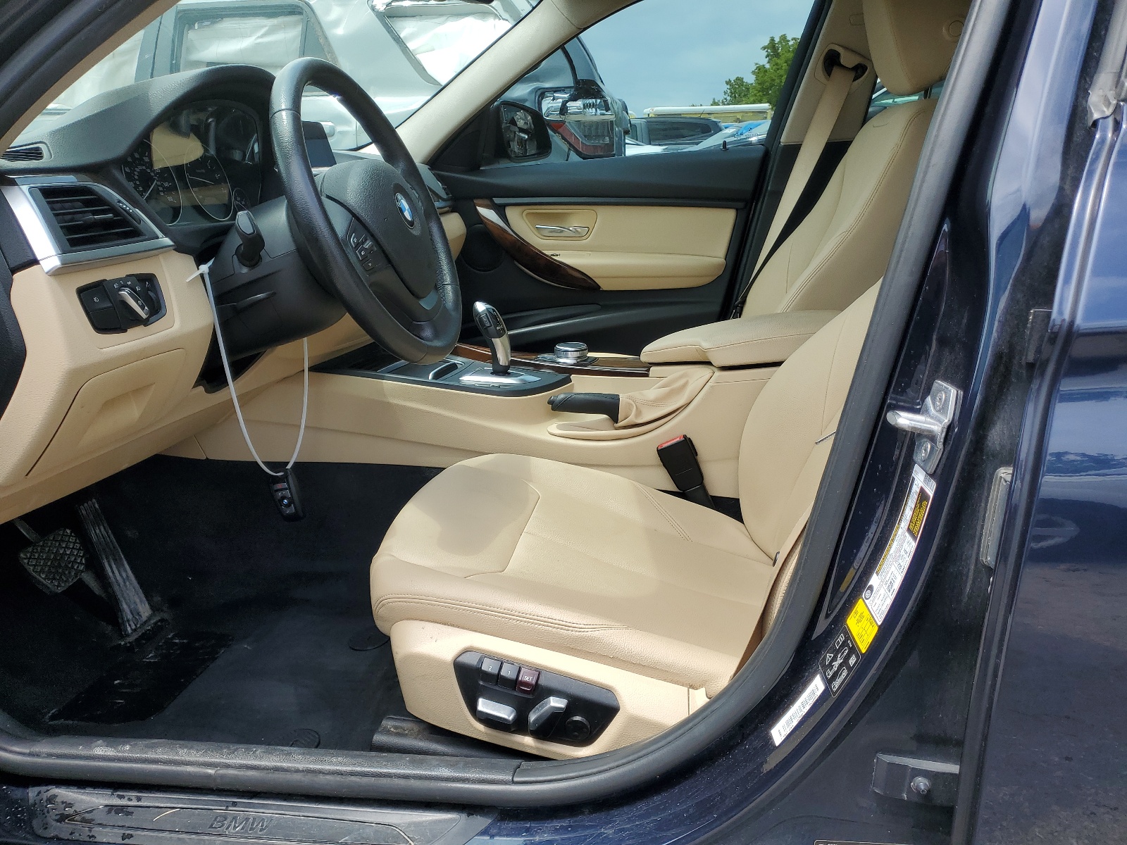 WBA8E5G36HNU44139 2017 BMW 320 Xi