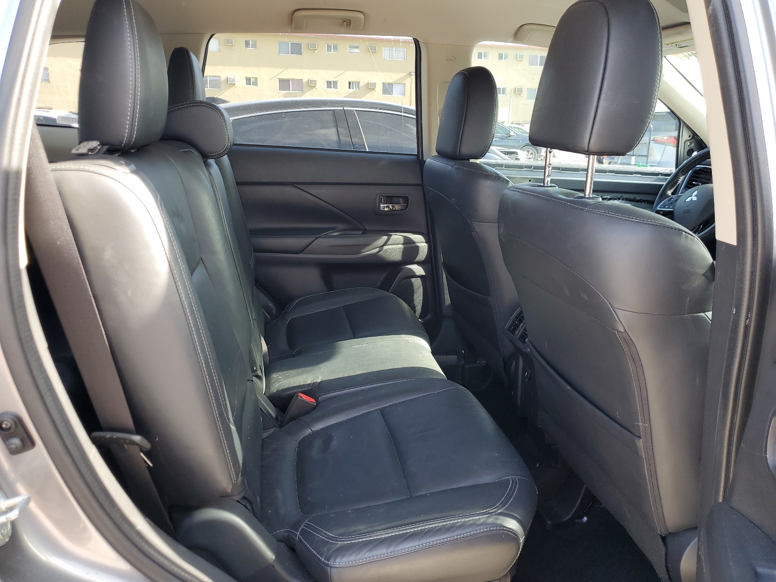 JA4AD3A34KZ018786 2019 Mitsubishi Outlander Se