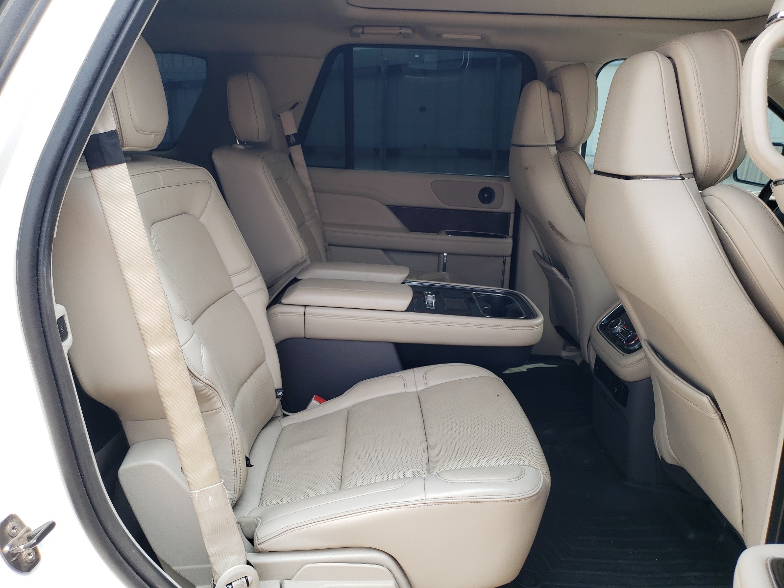 5LMJJ2LT5KEL16818 2019 Lincoln Navigator Reserve