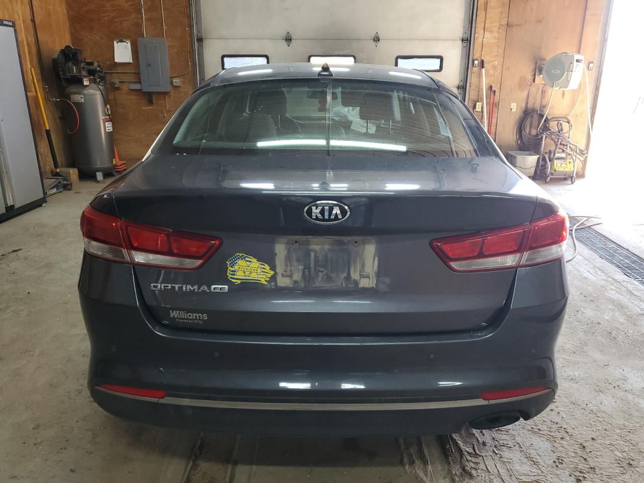 2018 Kia Optima Lx VIN: KNAGT4L31J5211485 Lot: 60133334