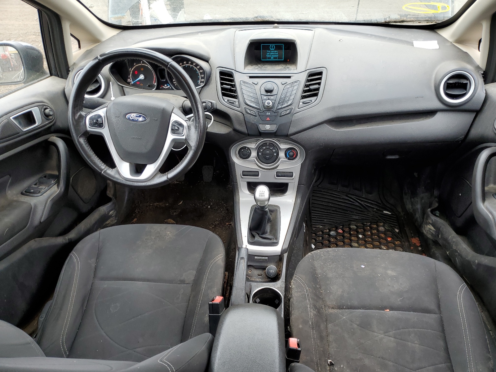 3FADP4BE6FM160098 2015 Ford Fiesta Se