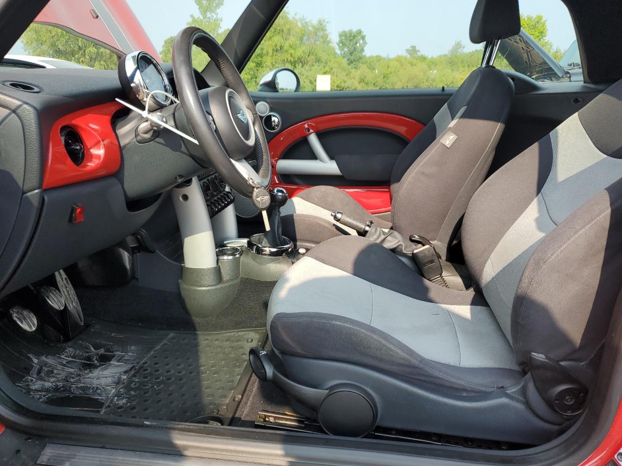 2005 Mini Cooper S VIN: WMWRH33565TF84208 Lot: 65383754