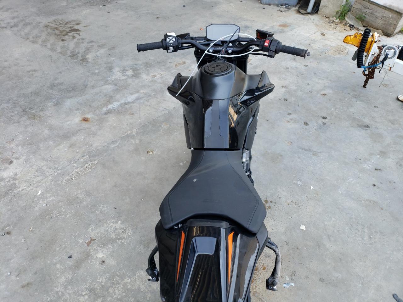 2021 Ktm 890 Duke R VIN: VBKTU9403MM812230 Lot: 61731944