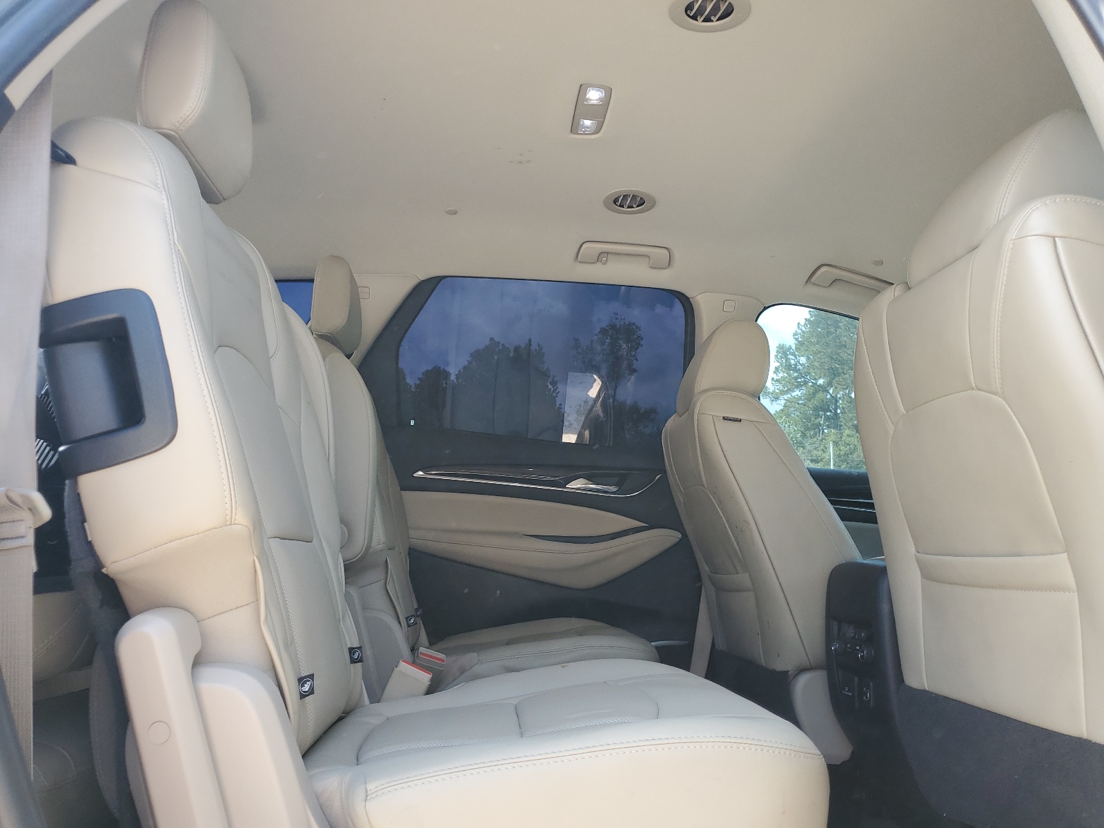 5GAERBKW3JJ280664 2018 Buick Enclave Essence