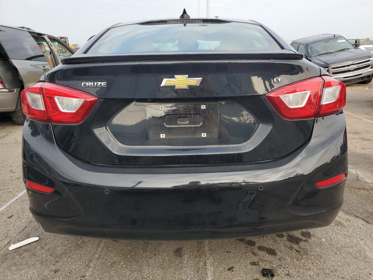 2019 Chevrolet Cruze Lt VIN: 1G1BE5SM5K7124209 Lot: 64572274