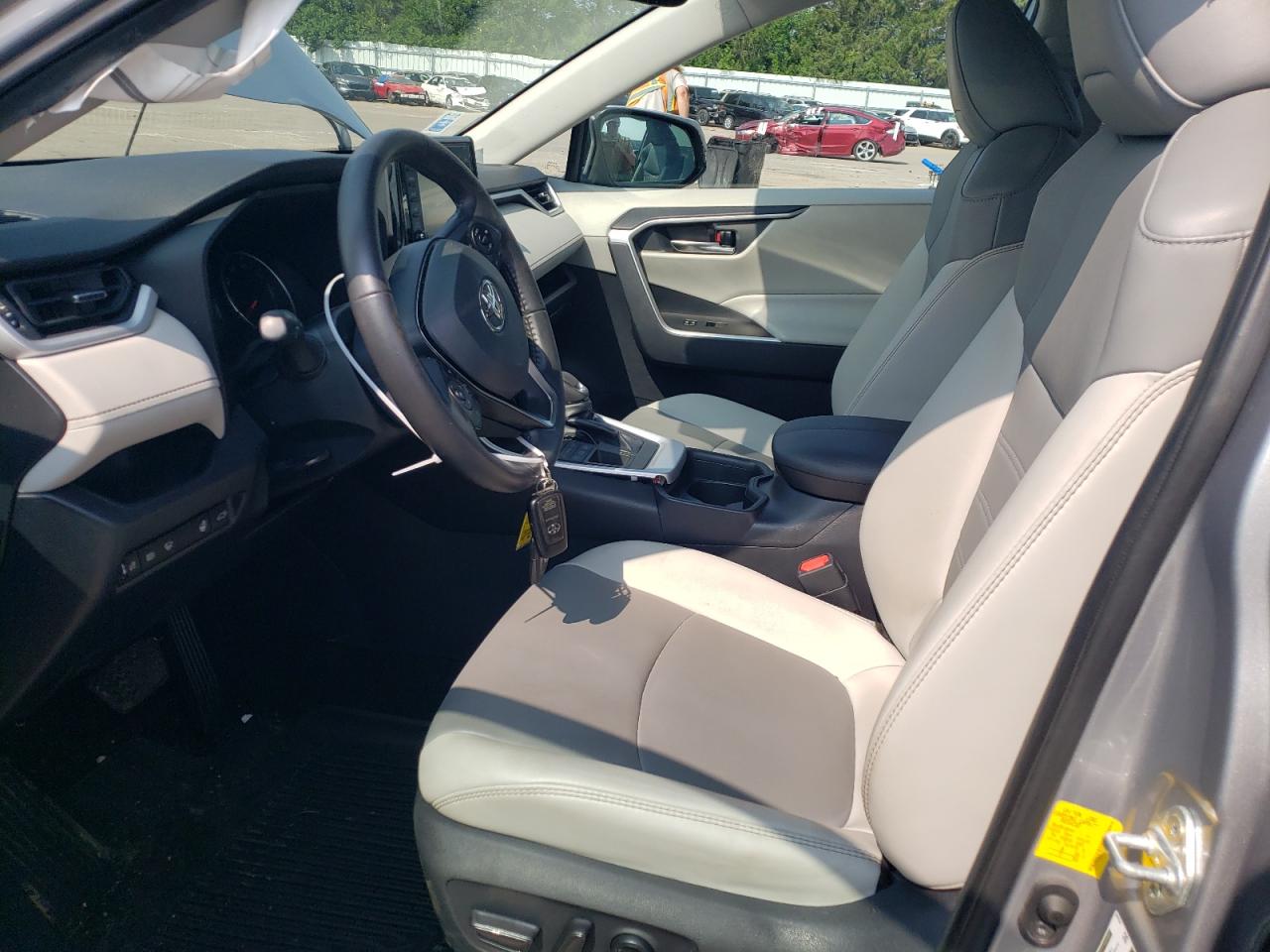 2019 Toyota Rav4 Xle Premium VIN: 2T3A1RFV8KC042571 Lot: 63703634