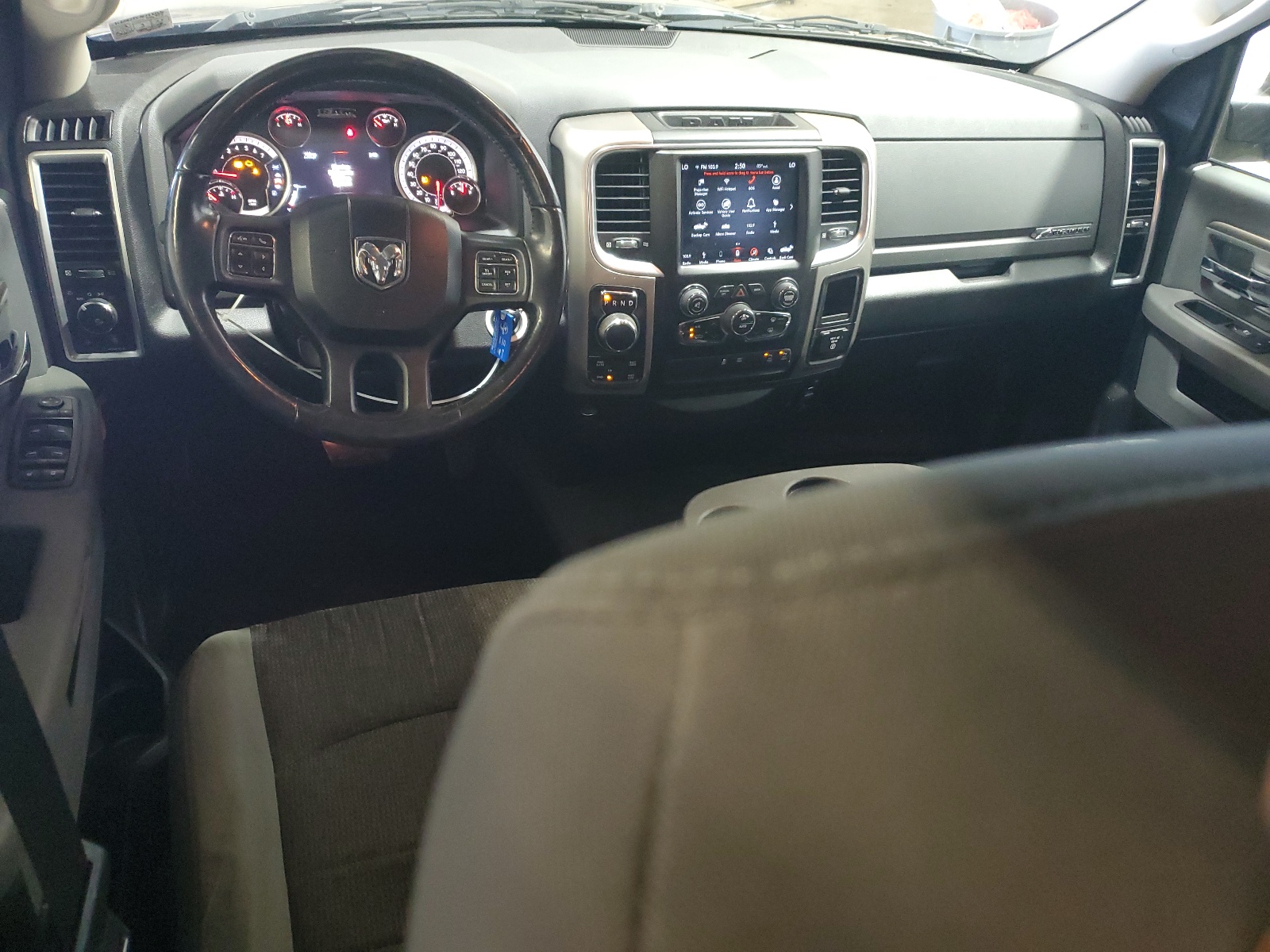 1C6RR7TT7KS645920 2019 Ram 1500 Classic Slt