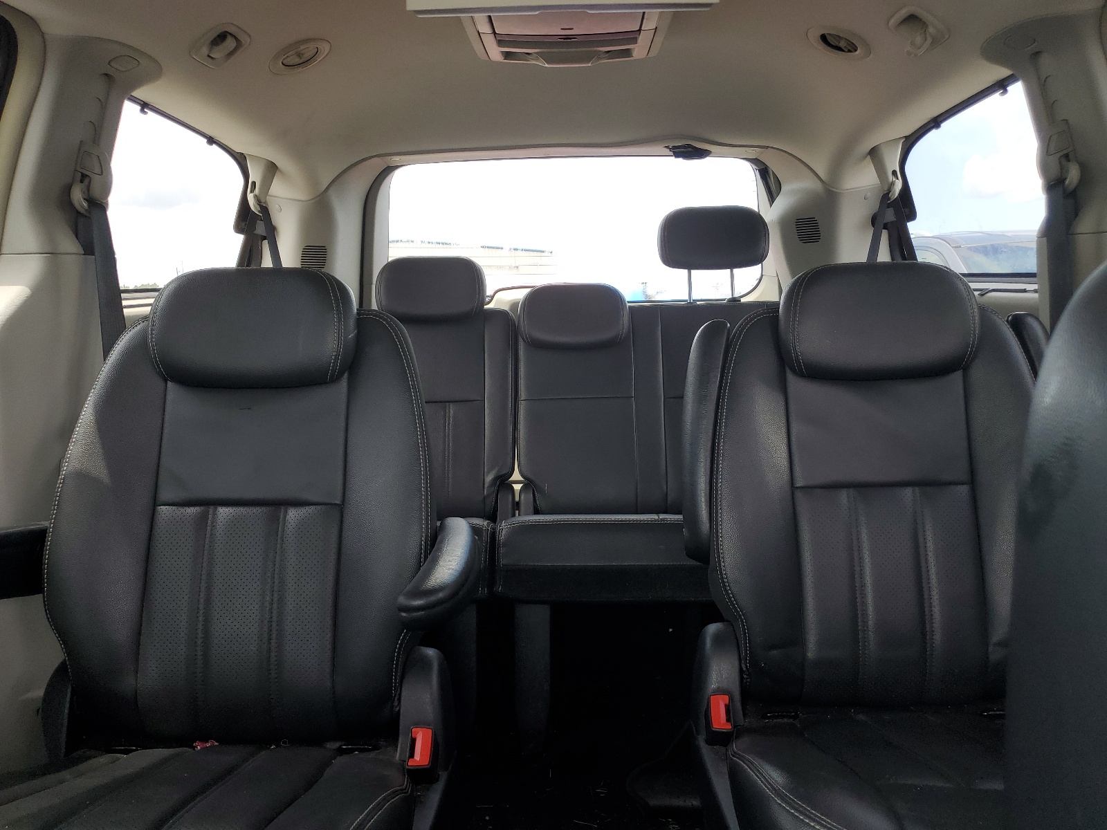 2A4RR8DX1AR375125 2010 Chrysler Town & Country Touring Plus