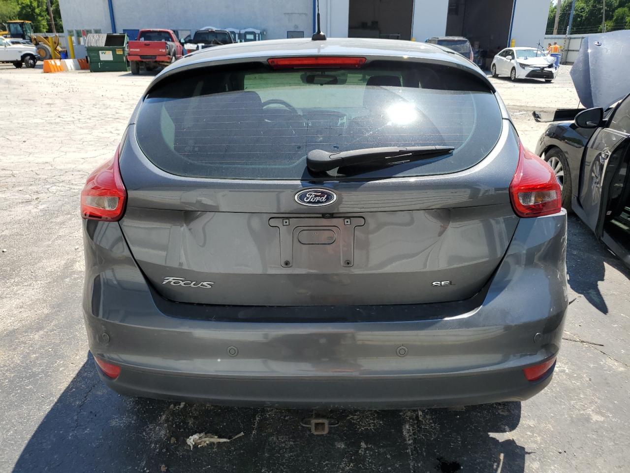 1FADP3M25JL210156 2018 Ford Focus Sel