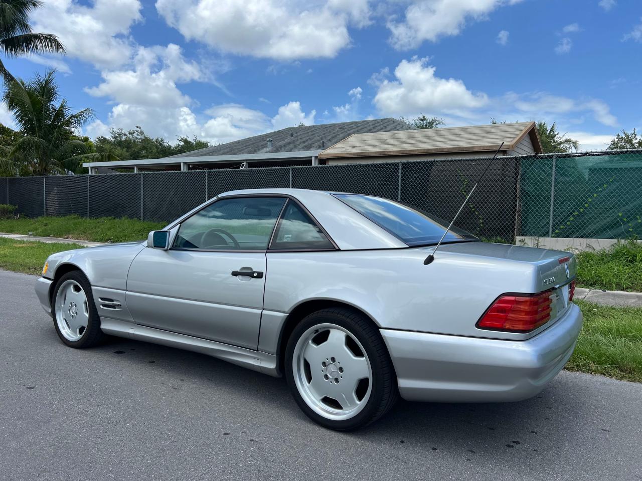 1998 Mercedes-Benz Sl 500 VIN: WDBFA67F9WF160984 Lot: 64206774