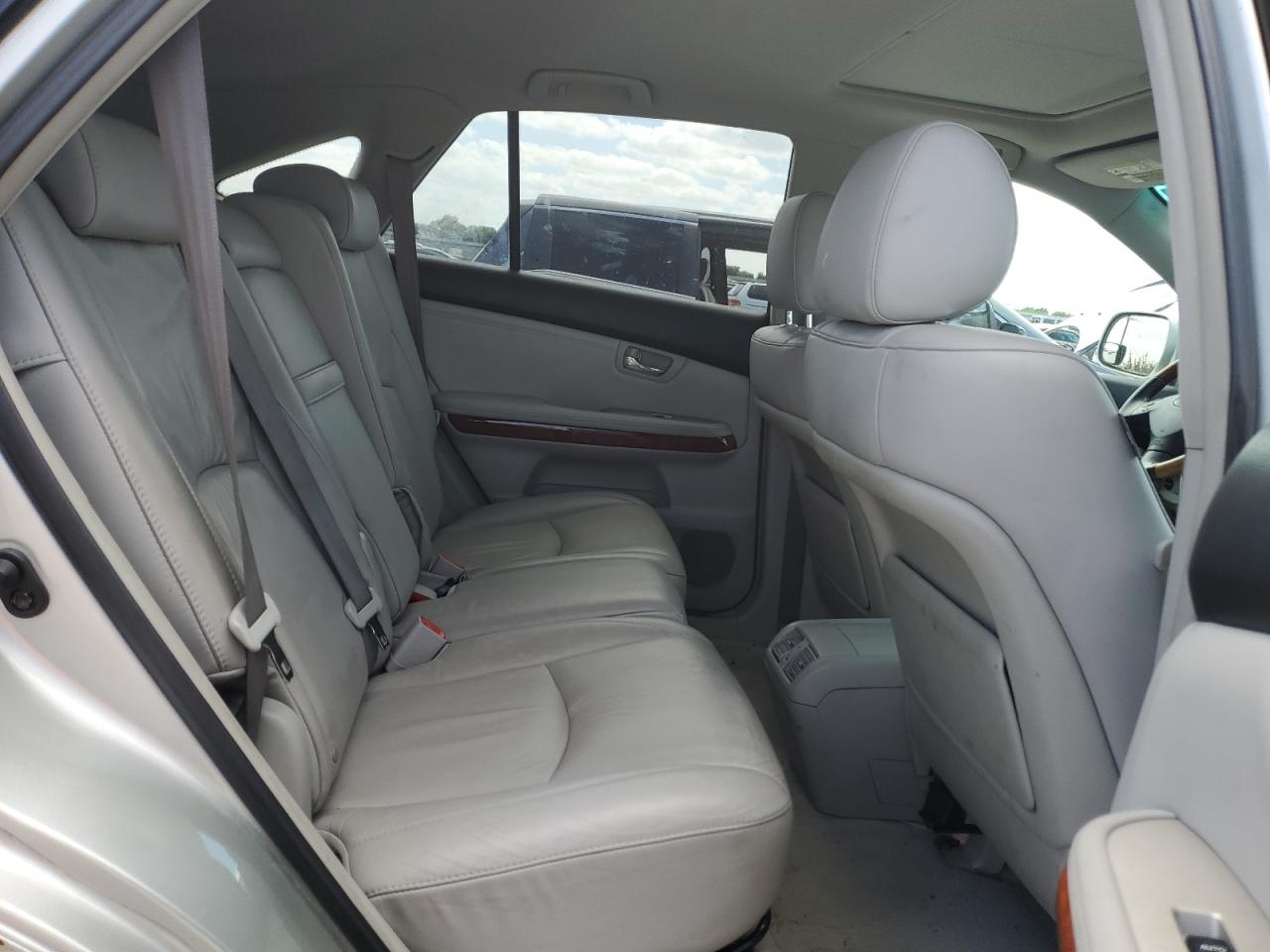 2005 Lexus RX - Image 10