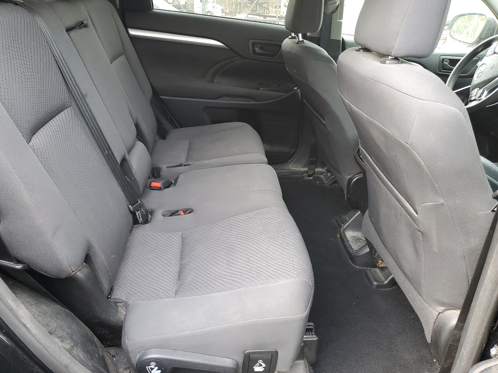 5TDBZRFH1HS477660 2017 Toyota Highlander Le