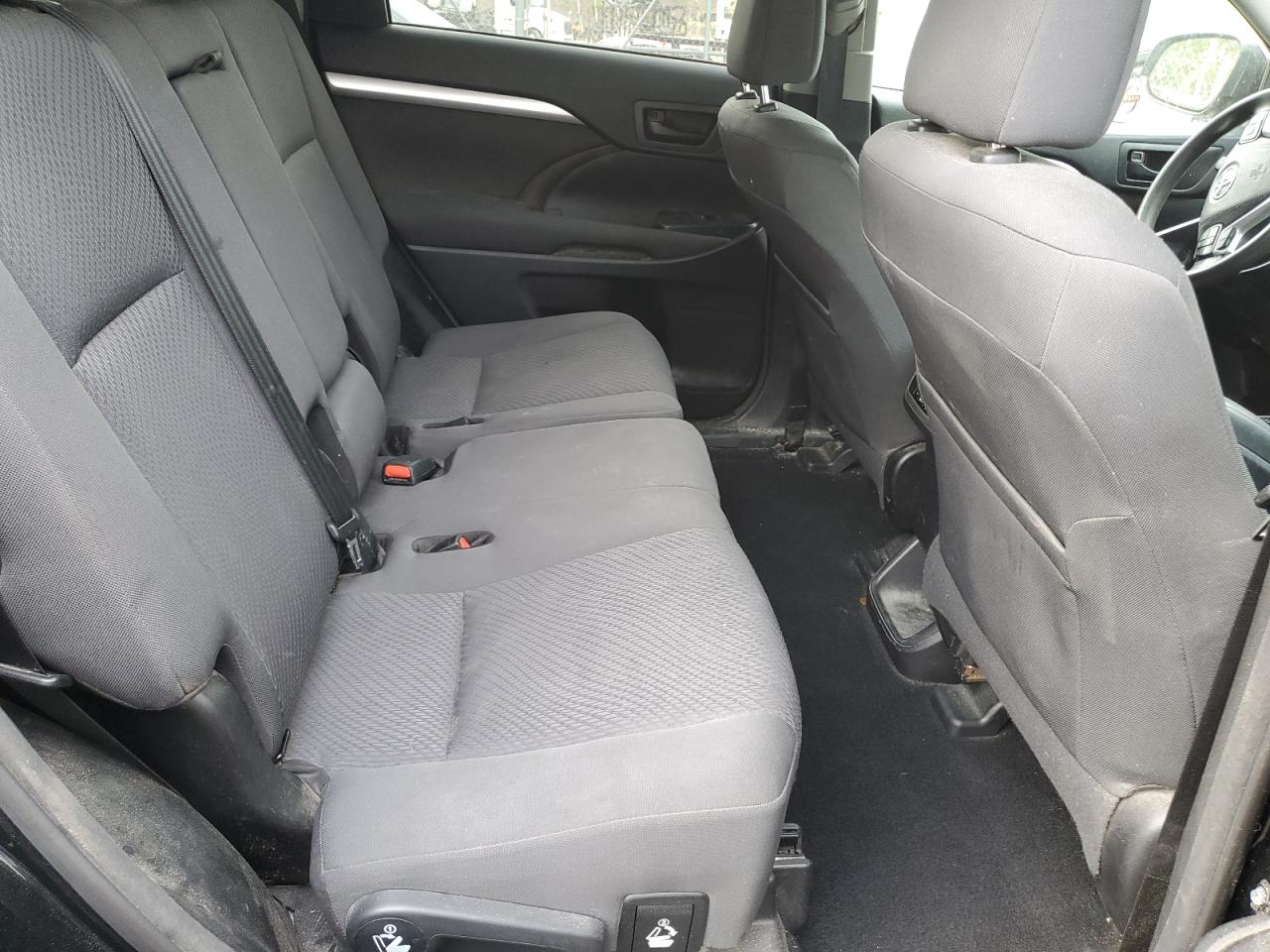 2017 Toyota Highlander Le VIN: 5TDBZRFH1HS477660 Lot: 64821954