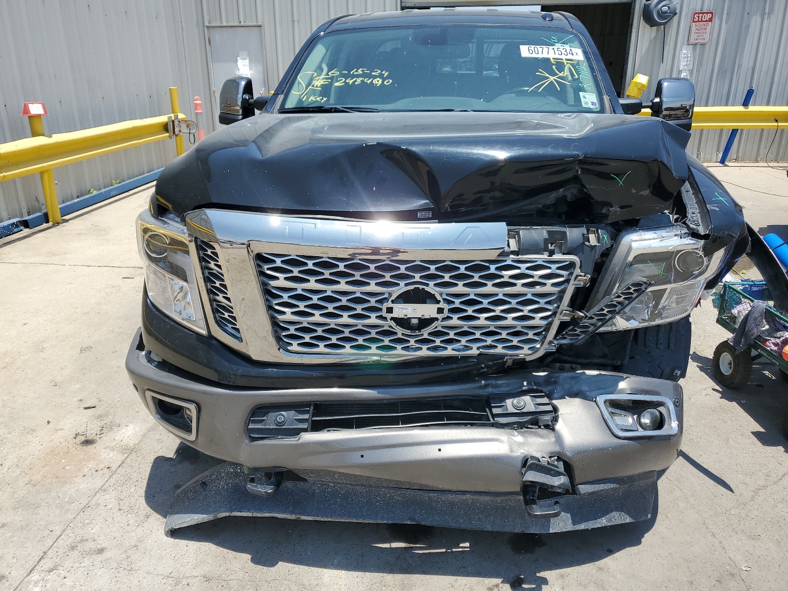 1N6BA1F49JN525873 2018 Nissan Titan Xd Sl