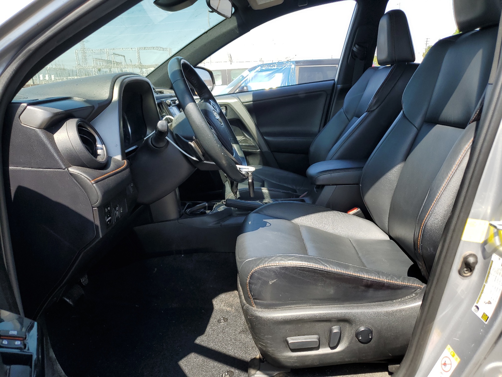 2T3NFREV9HW380508 2017 Toyota Rav4 Se