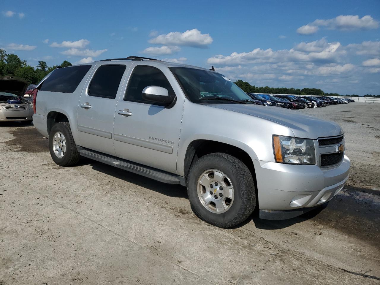 2014 Chevrolet Suburban - Image 4