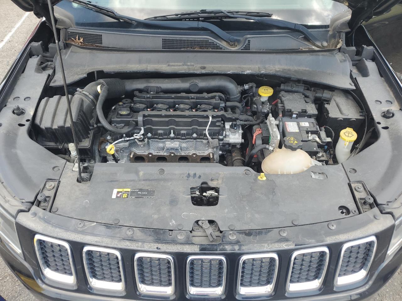 3C4NJCBBXJT468101 2018 Jeep Compass Latitude