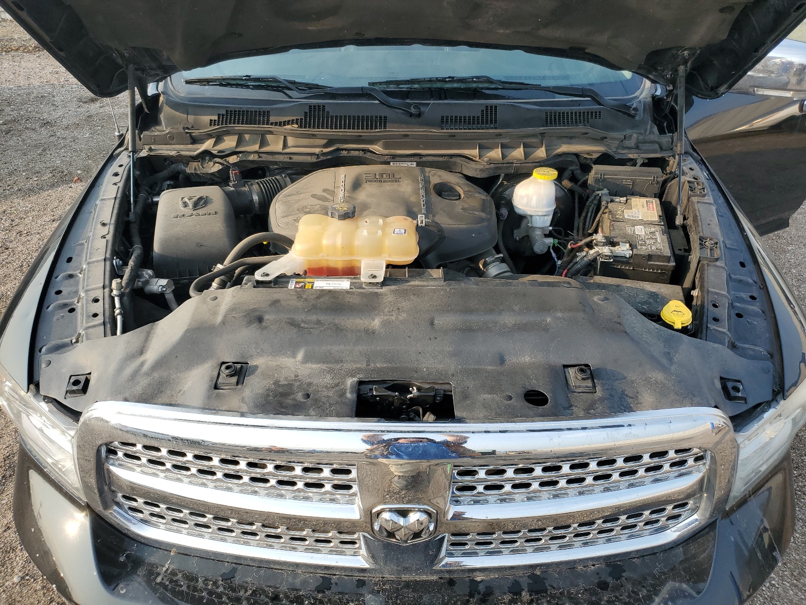 1C6RR7NM7JS353740 2018 Ram 1500 Laramie