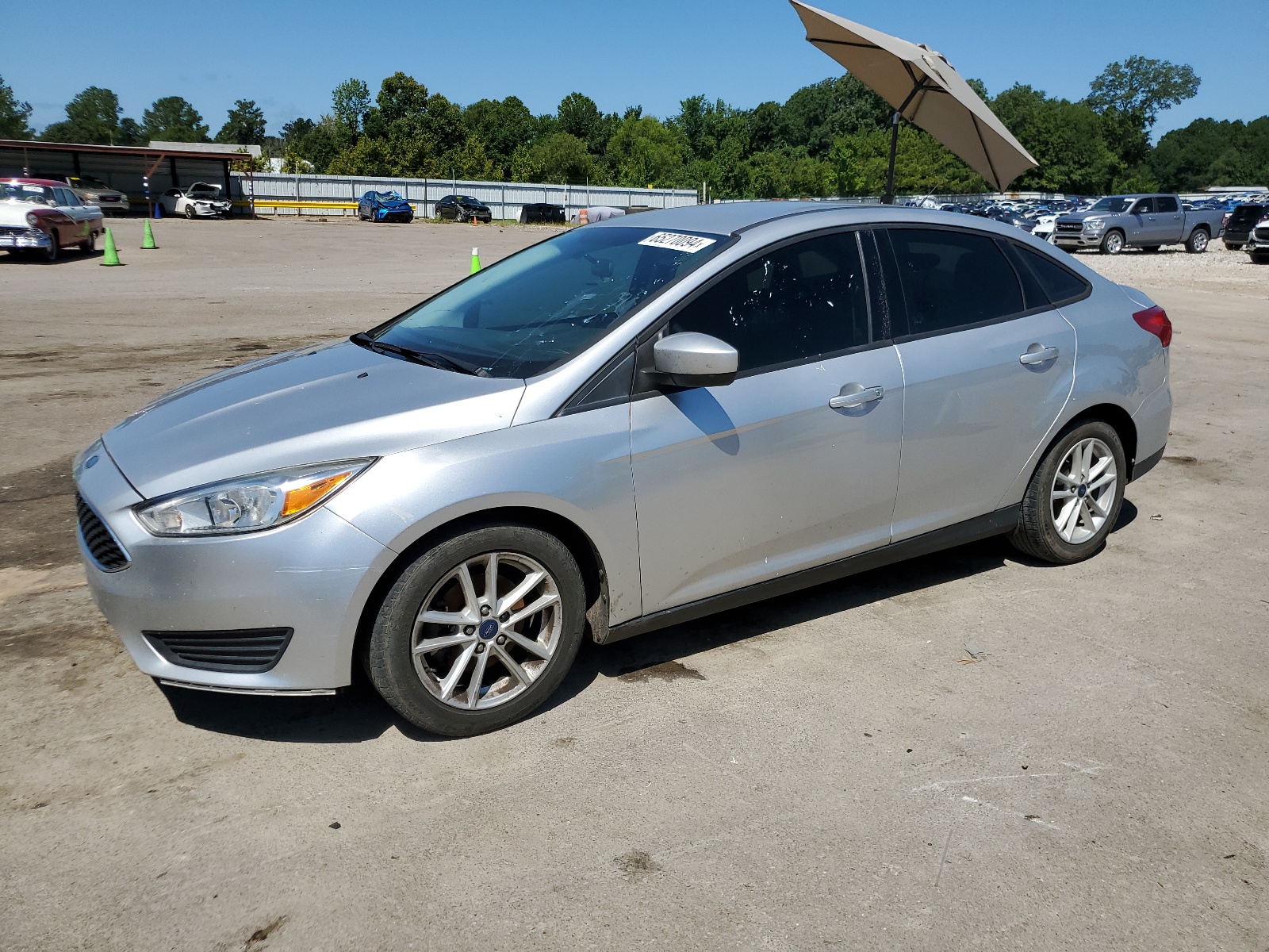 2018 Ford Focus Se vin: 1FADP3F20JL275283