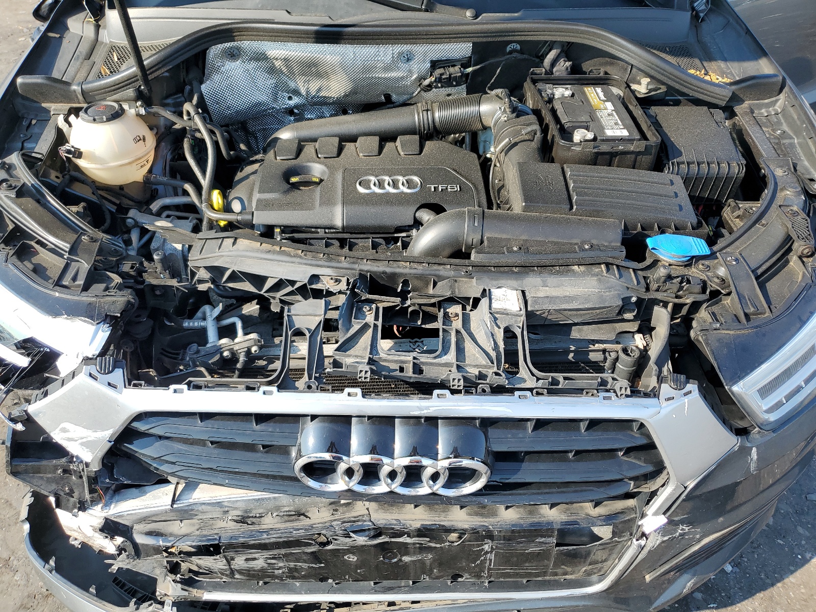 WA1JCCFS2JR008291 2018 Audi Q3 Premium Plus