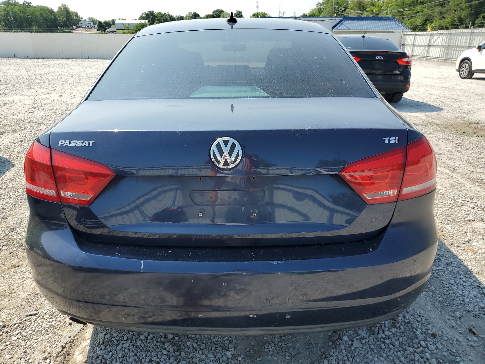 2014 Volkswagen Passat S vin: 1VWAT7A3XEC064255