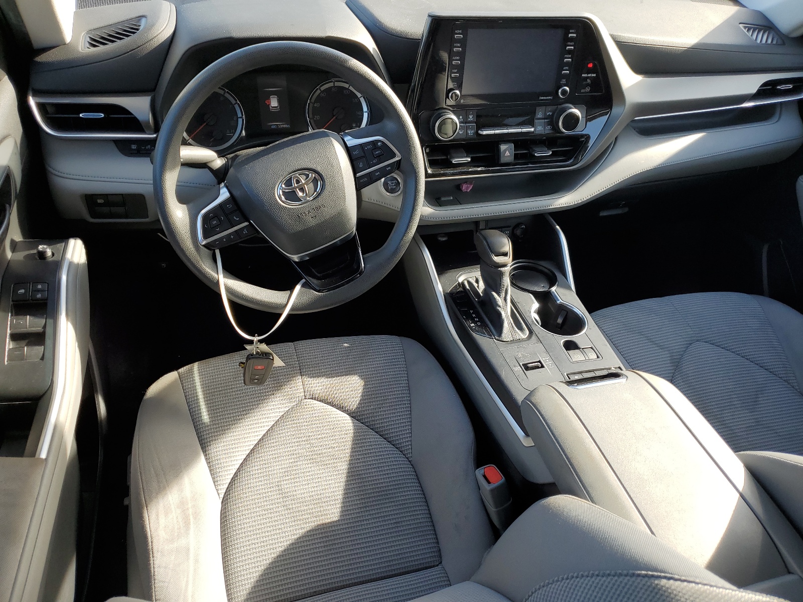 5TDCZRAH9MS086777 2021 Toyota Highlander L