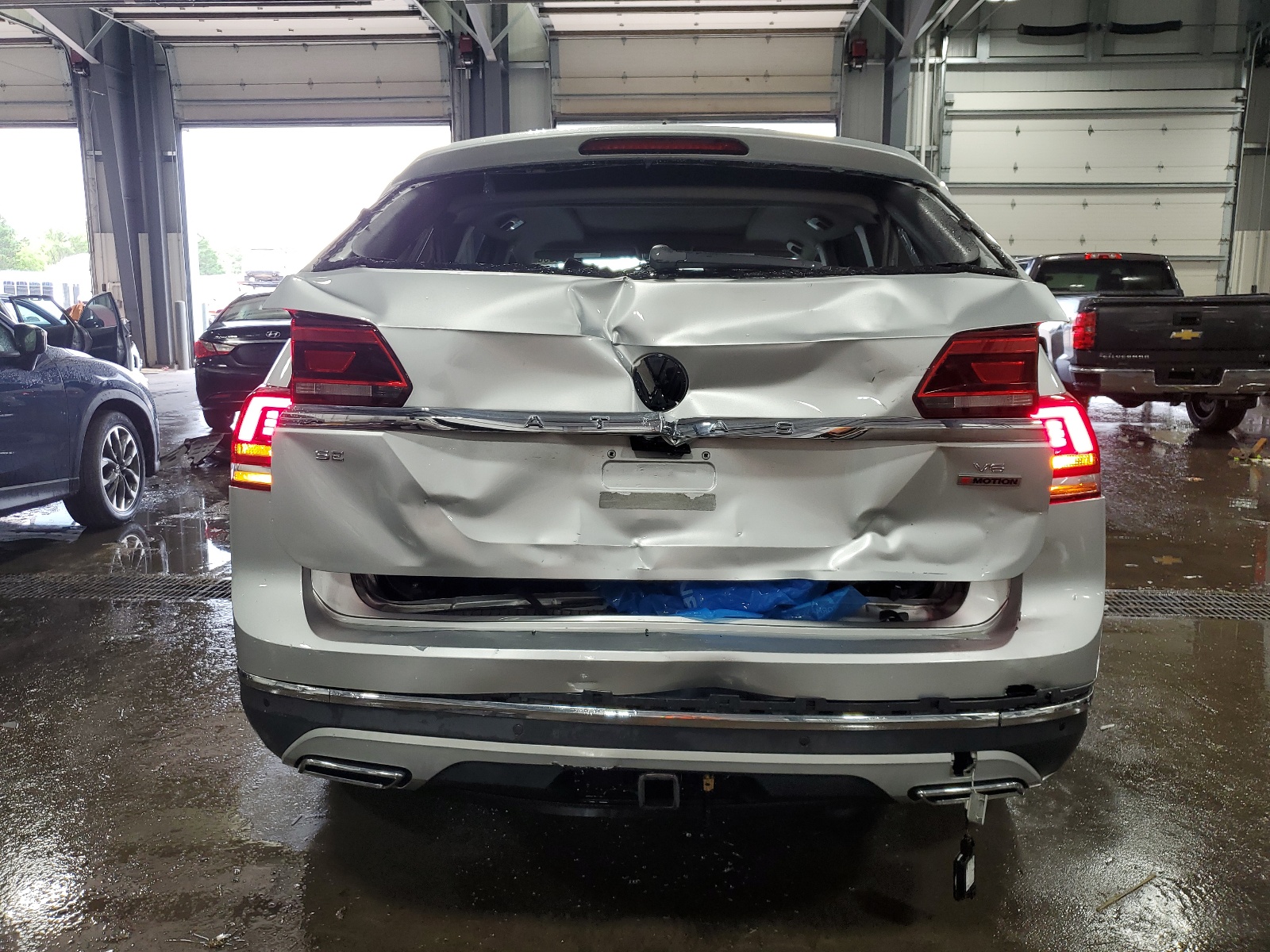 1V2NR2CA6JC580901 2018 Volkswagen Atlas Sel Premium