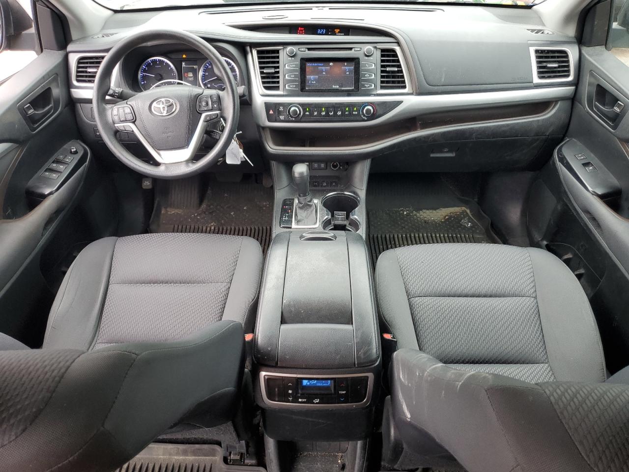 2018 Toyota Highlander Le VIN: 5TDBZRFH8JS886339 Lot: 65372384