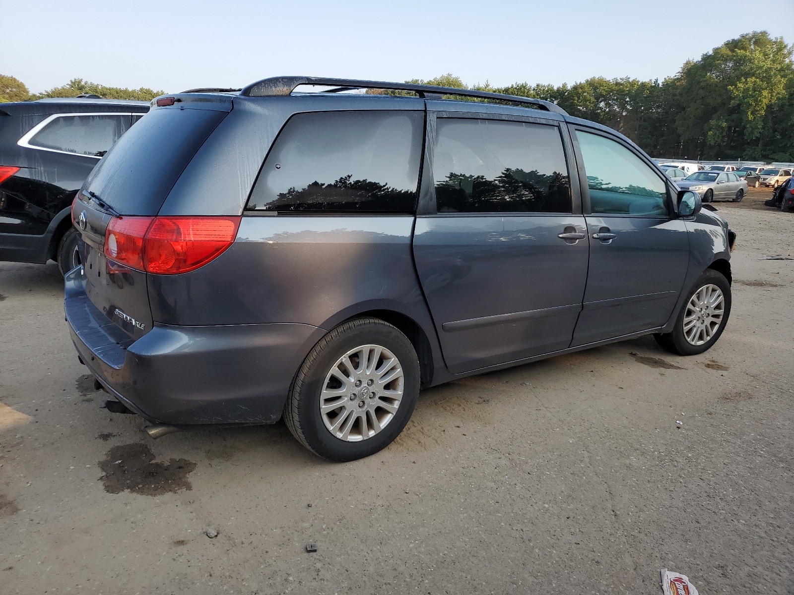 5TDYK4CCXAS318846 2010 Toyota Sienna Xle