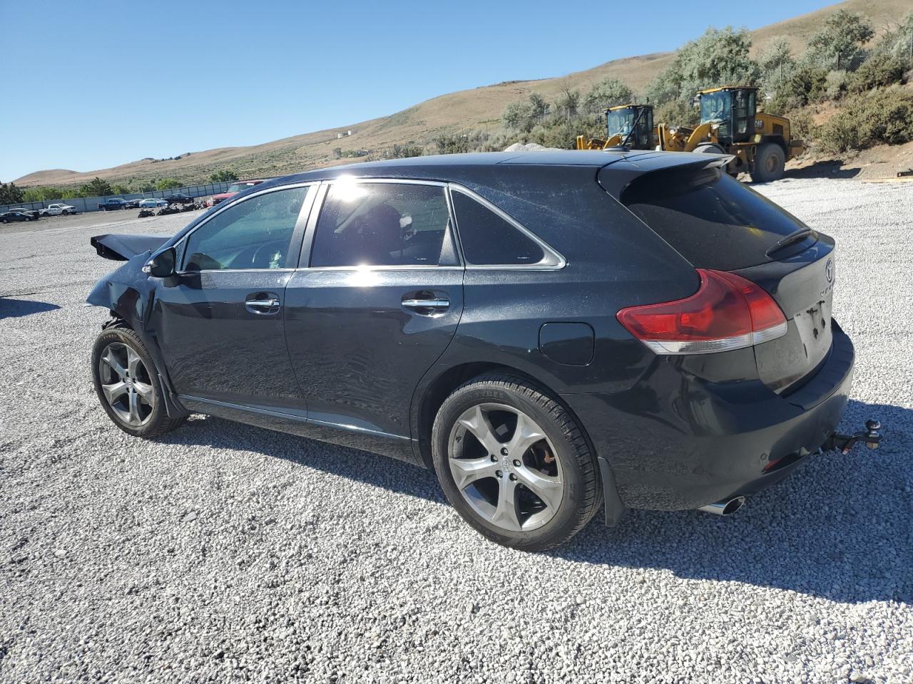 2015 Toyota Venza - Image 2