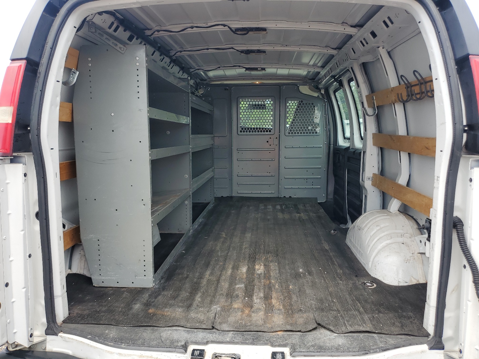 1GTW7AFGXJ1903185 2018 GMC Savana G2500