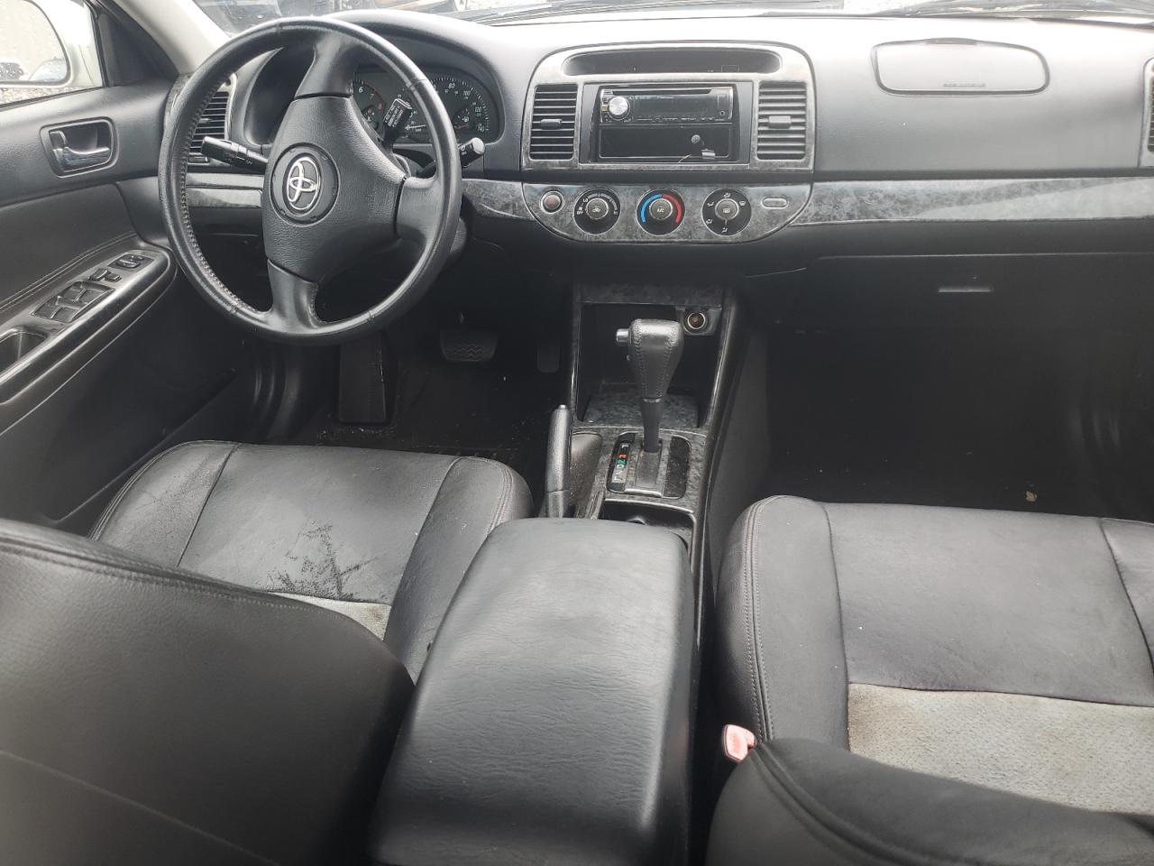 2004 Toyota Camry Le VIN: 4T1BE32K44U812986 Lot: 64293244