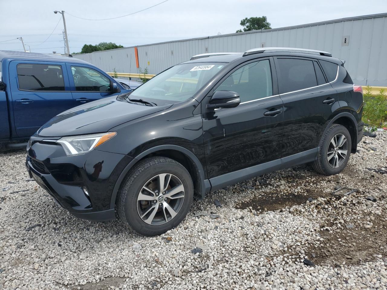 2T3RFREV9JW851967 2018 TOYOTA RAV 4 - Image 1