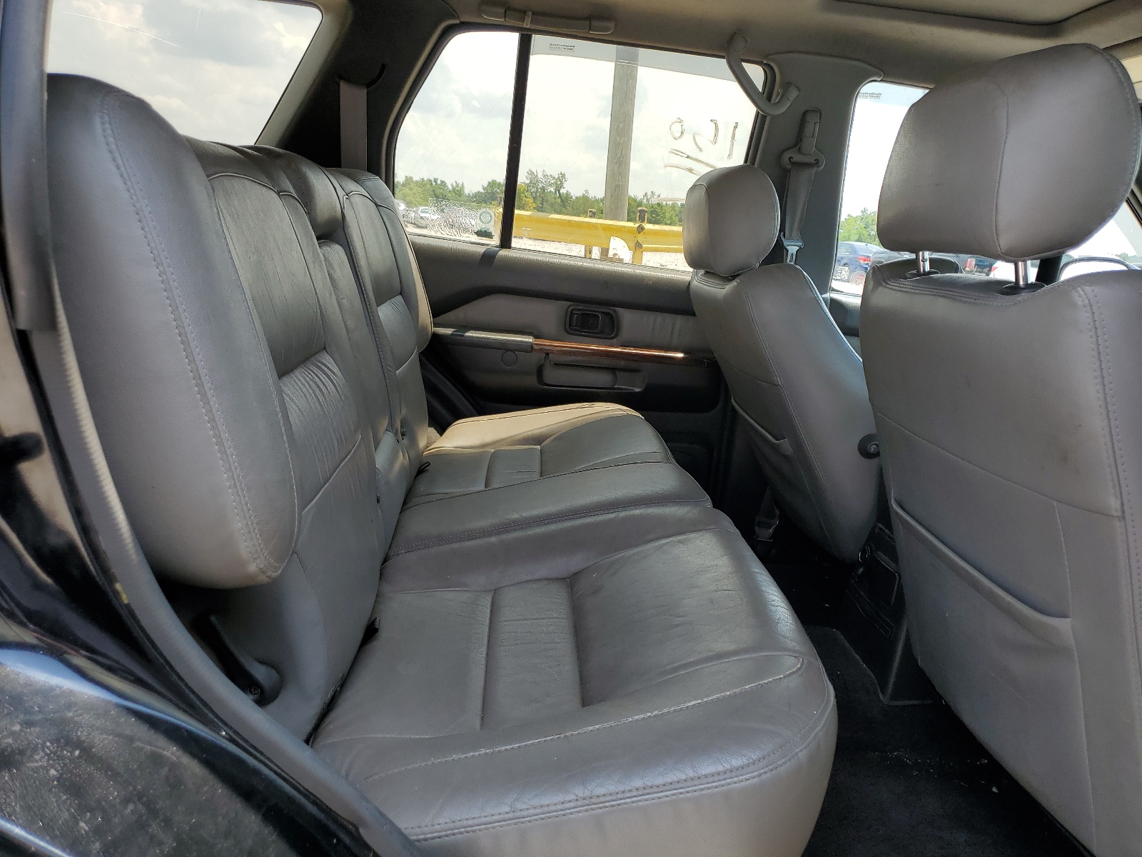 JNRAR05Y9XW046782 1999 Infiniti Qx4