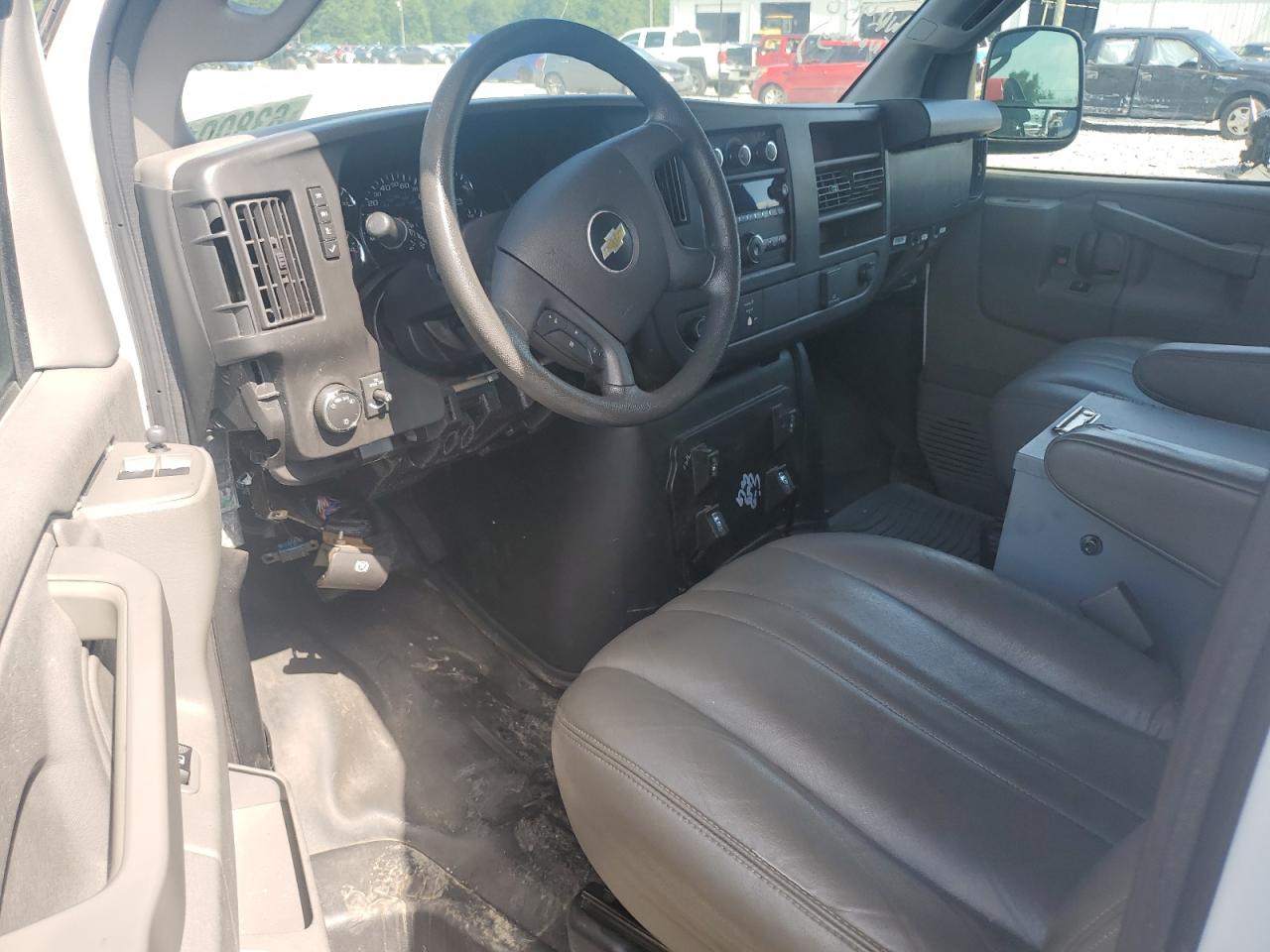 2017 Chevrolet Express G2500 VIN: 1GCWGAFF5H1299014 Lot: 63800144